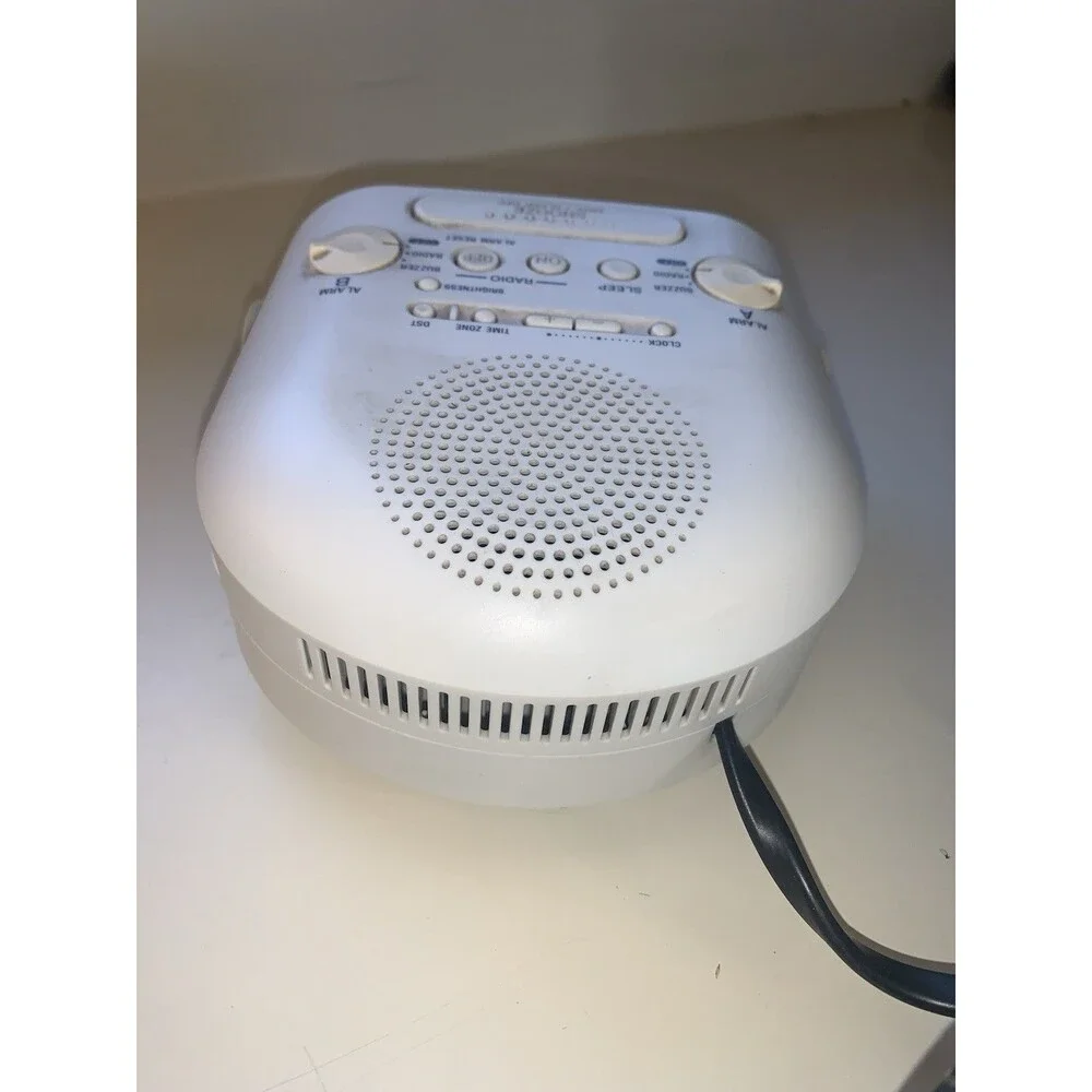 Sony Dream Machine ICF-C318 AM/FM Dual Alarm Clock Radio Digital White Retro